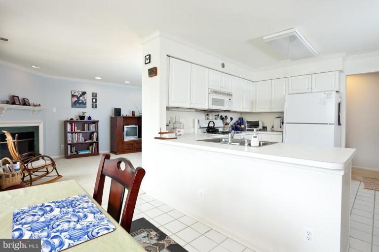 404 Kilree Road, Unit 201 Lutherville-Timonium, MD 21093 - Photo 4 of 16 Kitchen