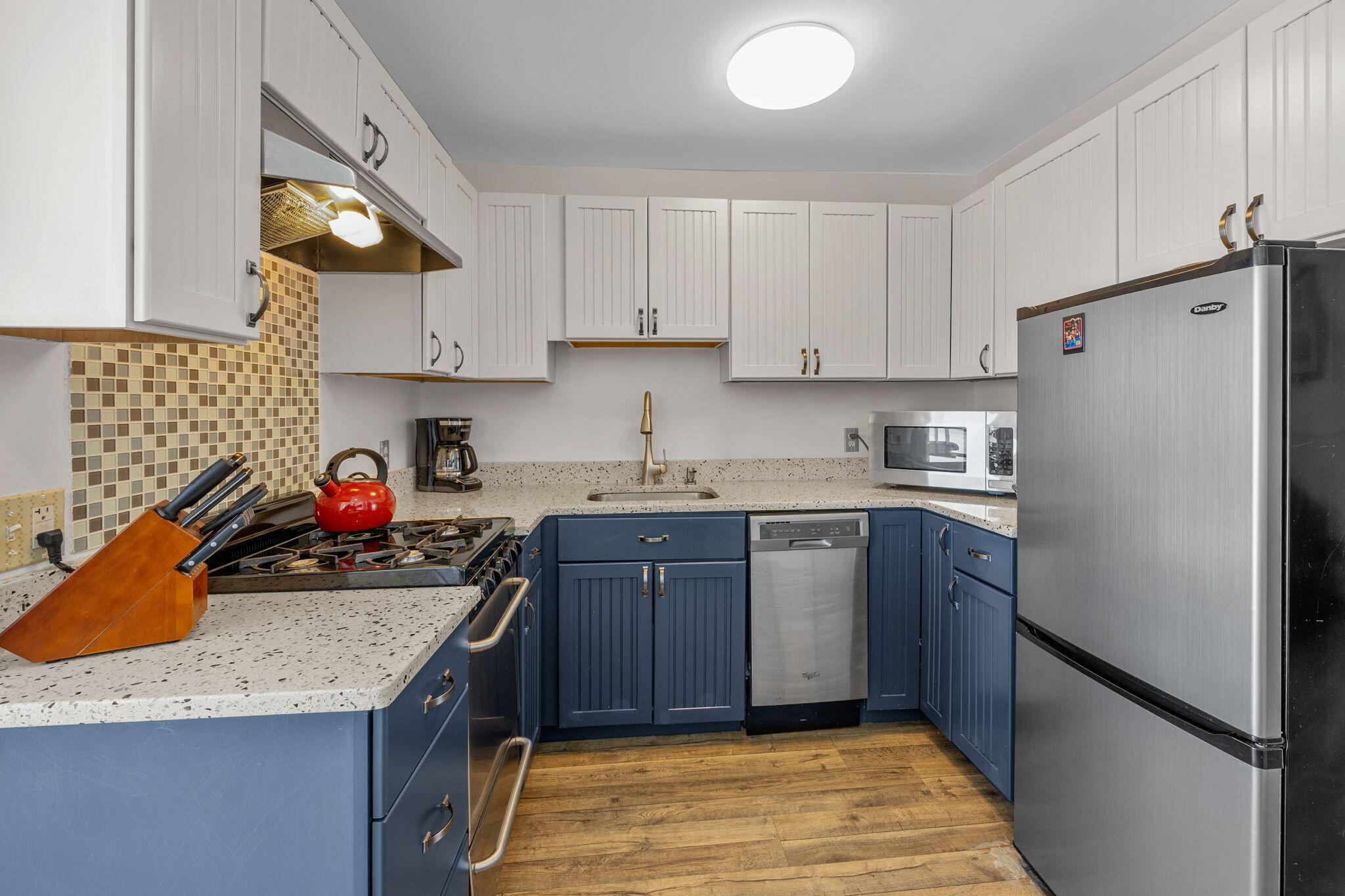 495 Commercial Street, Unit U11 Provincetown, MA 02657 - Photo 11 of 27 11-web-or-mls-495-commercial-st