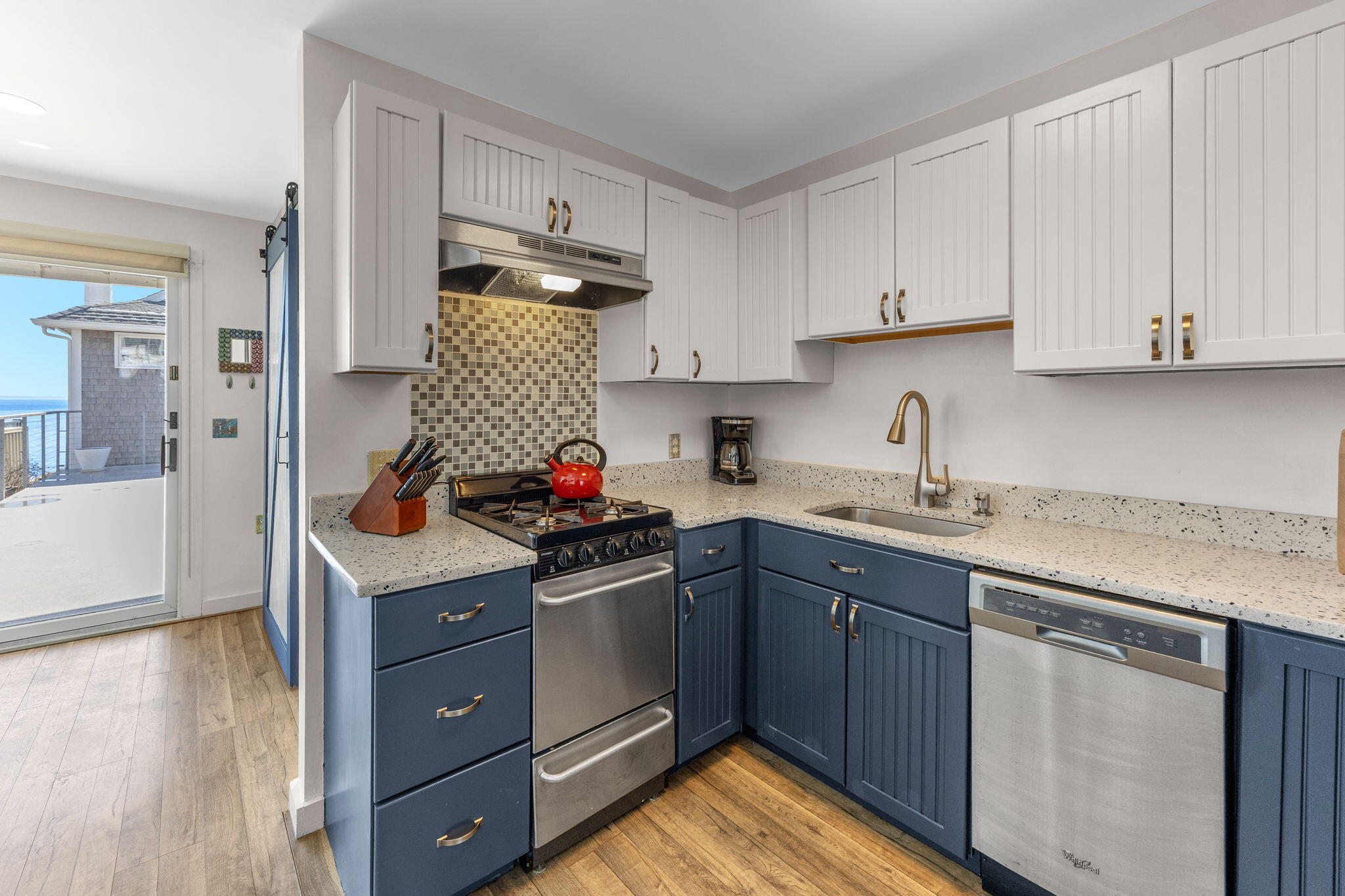 495 Commercial Street, Unit U11 Provincetown, MA 02657 - Photo 12 of 27 12-web-or-mls-495-commercial-st