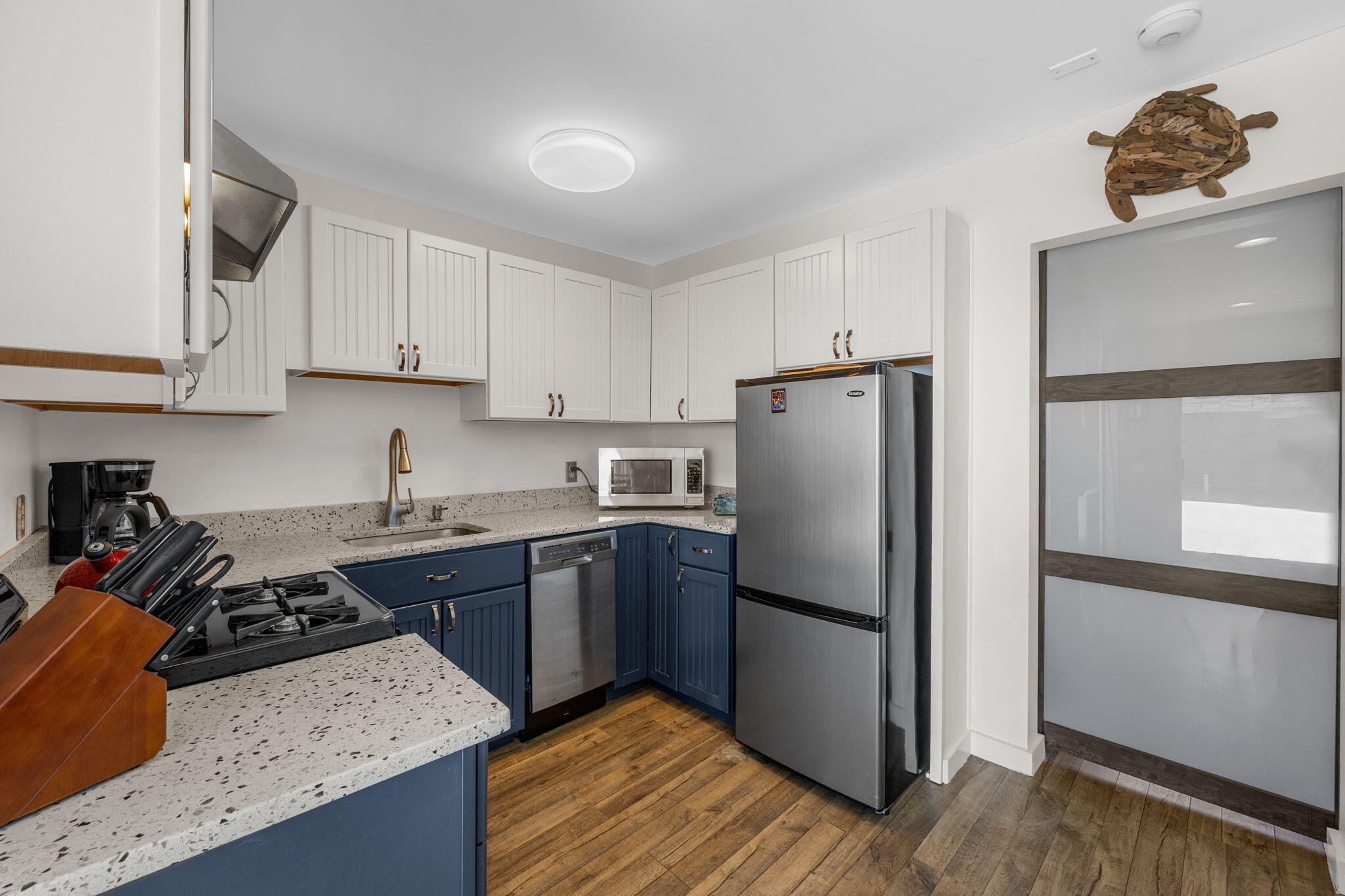 495 Commercial Street, Unit U11 Provincetown, MA 02657 - Photo 13 of 27 13-web-or-mls-495-commercial-st