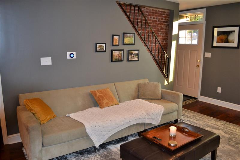 342 Service Way Pittsburgh, PA 15201 - Photo 6 of 23 LIVING ROOM