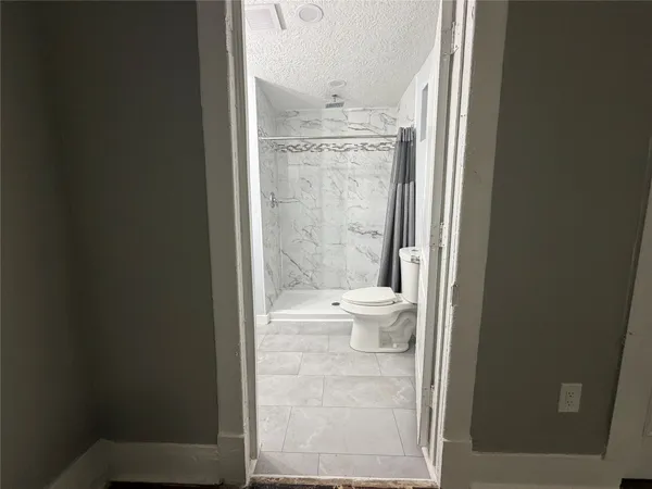 $2,950 | 1418 Yale Street, Houston, TX 77008