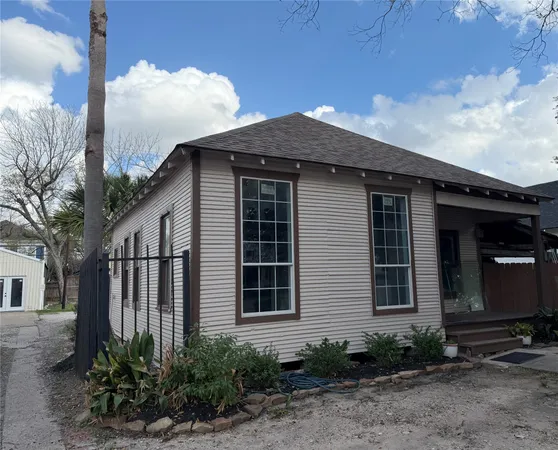 $2,950 | 1418 Yale Street, Houston, TX 77008