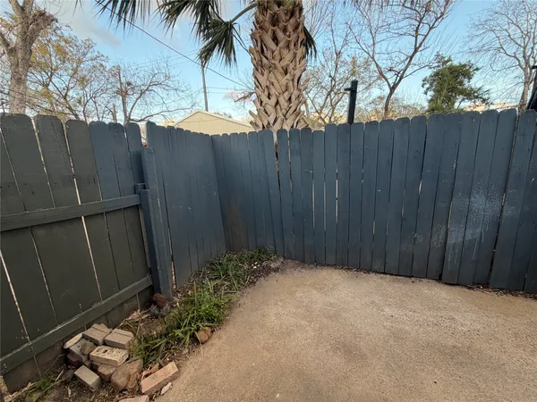 $2,950 | 1418 Yale Street, Houston, TX 77008