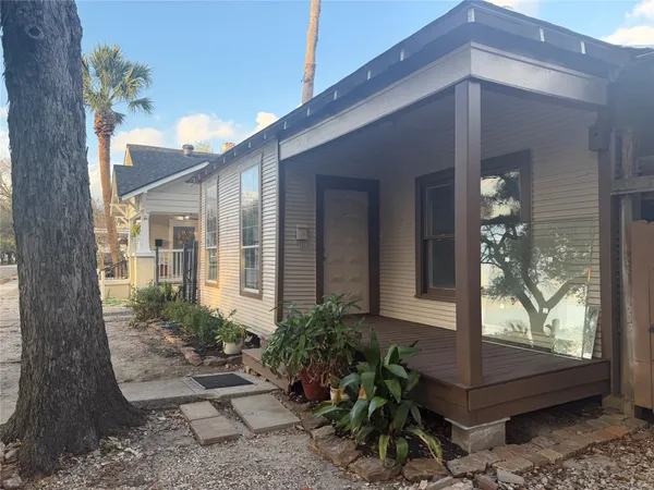 $2,950 | 1418 Yale Street, Houston, TX 77008