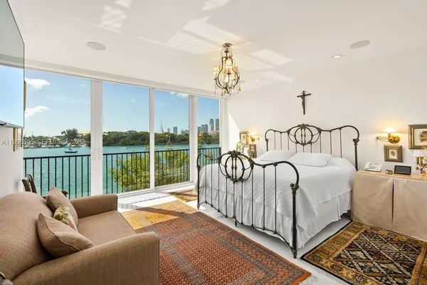$23,500 | 1000 Venetian Way, Unit 105, Miami, FL 33139