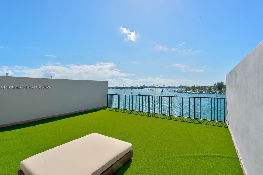 1000 Venetian Way, Unit 105 Miami, FL 33139 - Photo 35 of 49 a view of a backyard with a garden