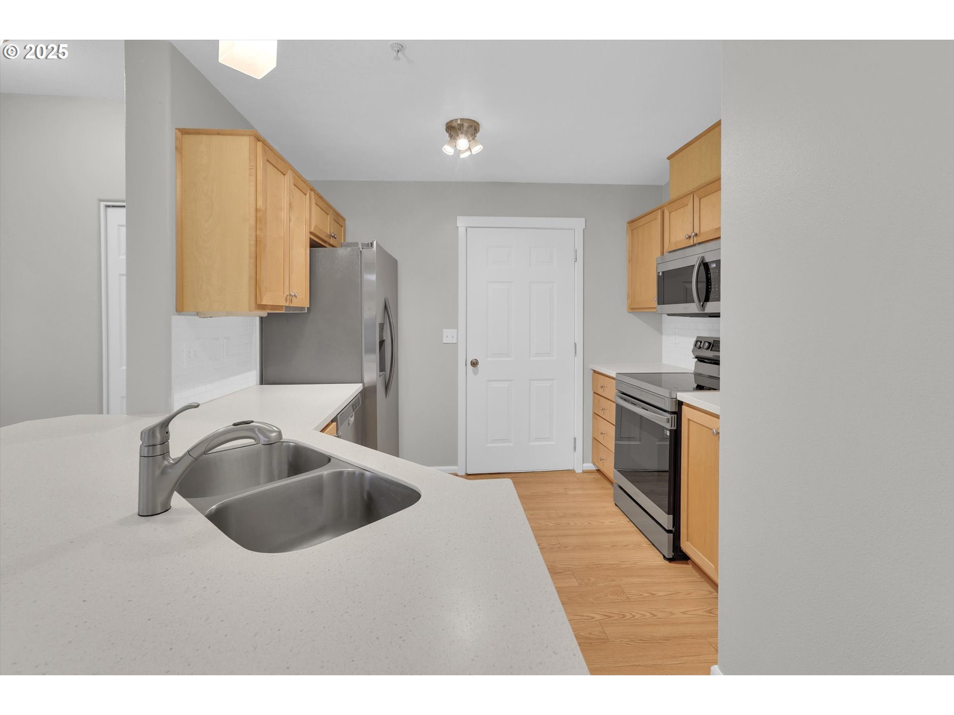 14815 Southwest Sandhill Loop, Unit 102 Beaverton, OR 97007 - Photo 6 of 21 Gallery Image 6