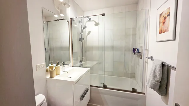 $3,850 | 360 West Wellington Avenue, Unit 2B, Chicago, IL 60657