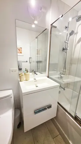 $3,850 | 360 West Wellington Avenue, Unit 2B, Chicago, IL 60657