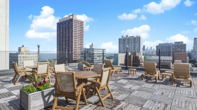 $3,850 | 360 West Wellington Avenue, Unit 2B, Chicago, IL 60657