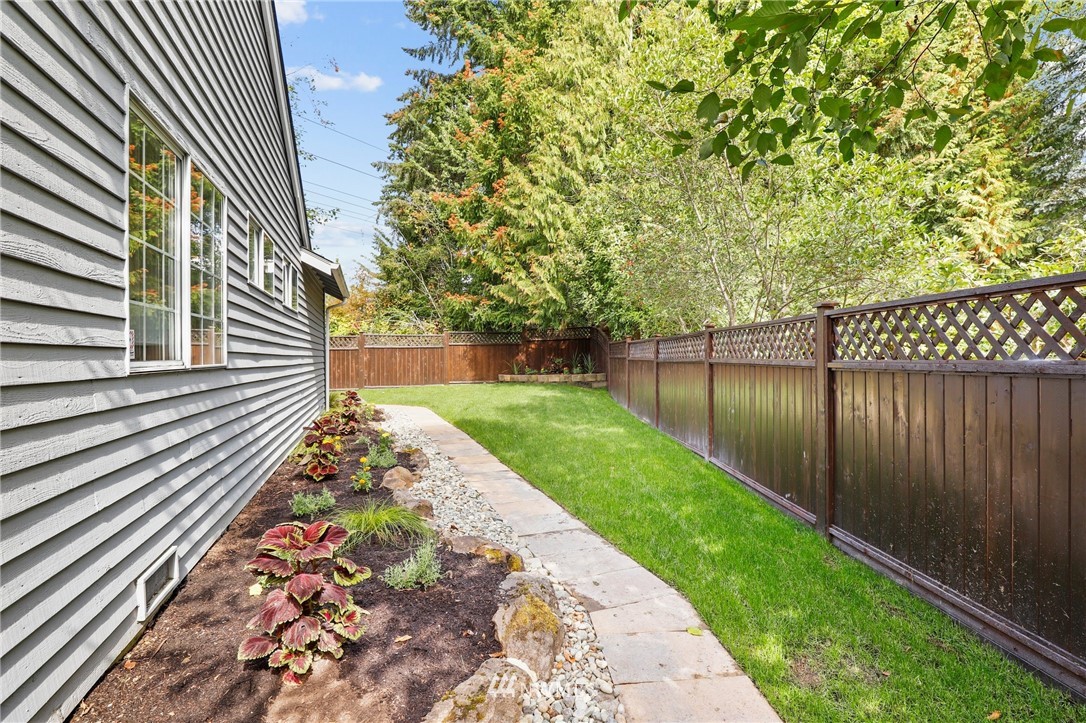 12704 Northeast 200th Place Bothell, WA 98011 - Photo 31 of 35 Gallery Image 31