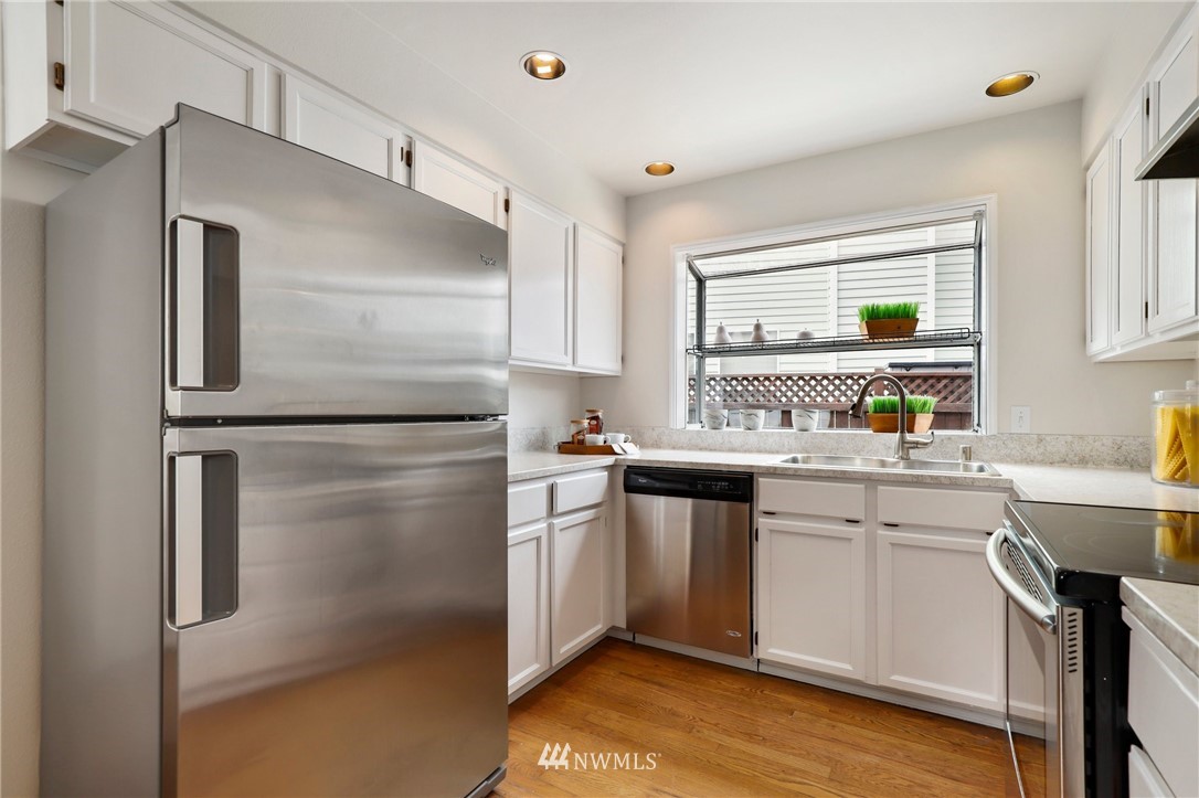 12704 Northeast 200th Place Bothell, WA 98011 - Photo 10 of 35 Gallery Image 10