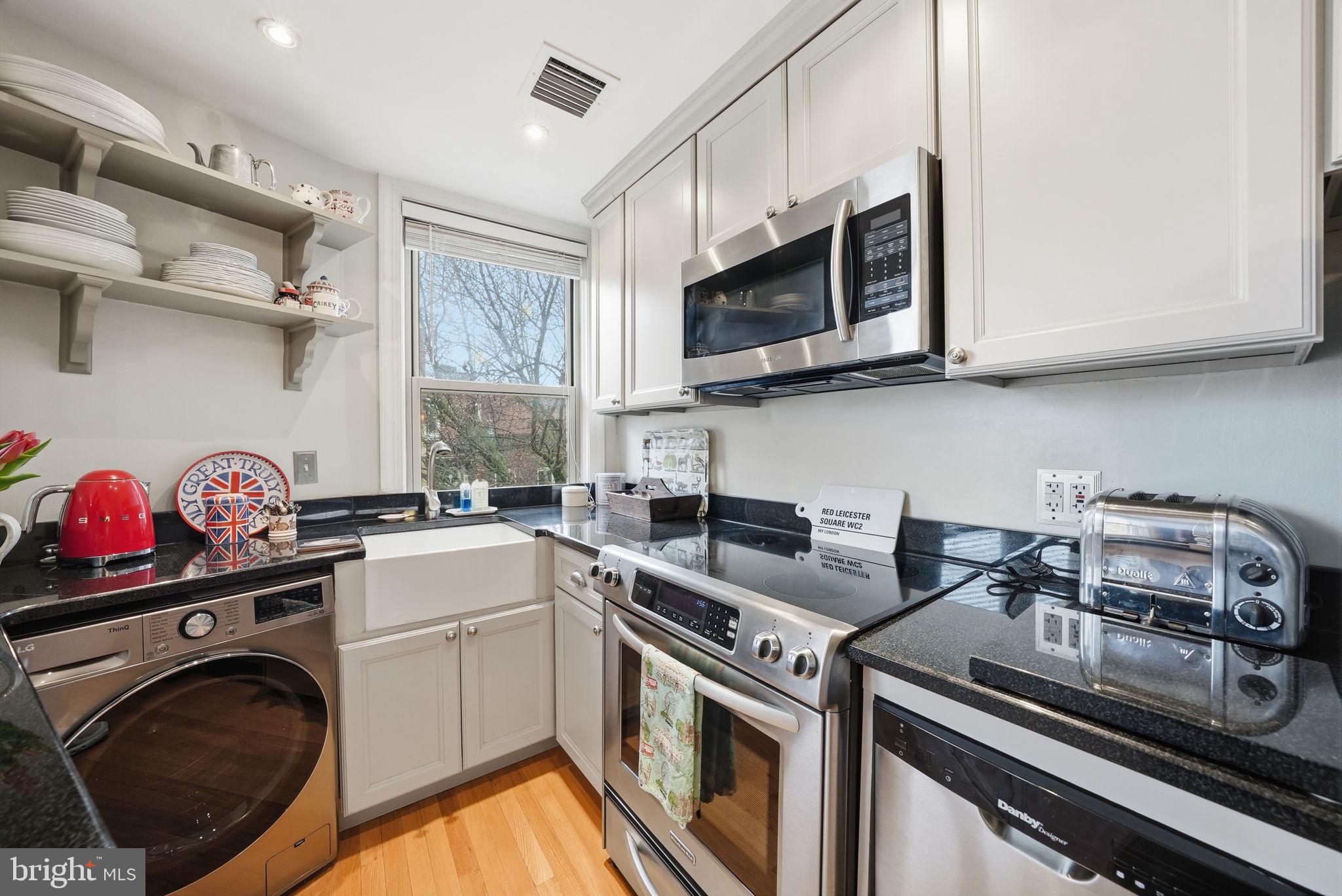 18 9th Street Northeast, Unit 307 Washington, DC 20002 - Photo 5 of 31 Kitchen