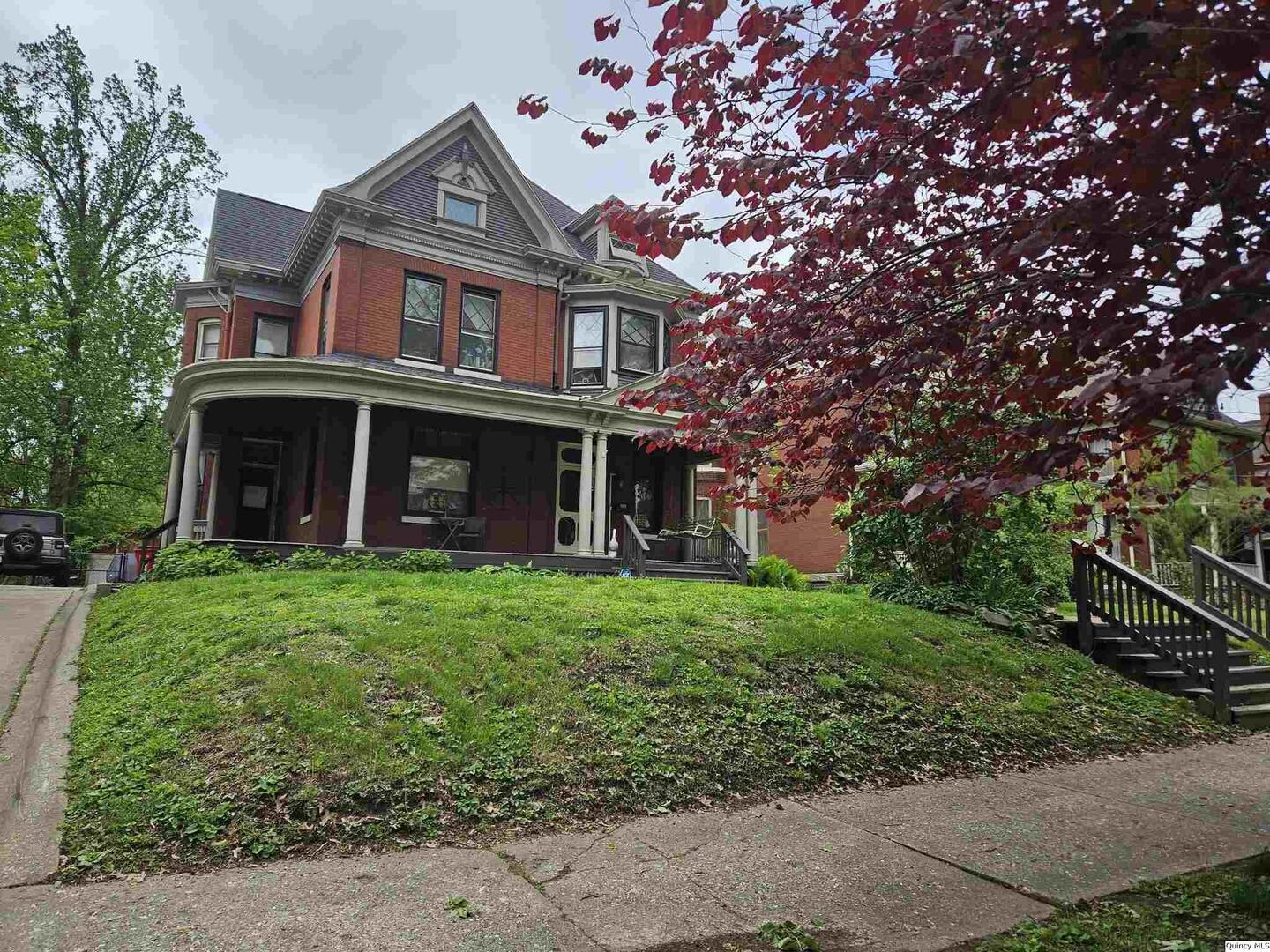 1634 Vermont Street Quincy, IL 62301 - Photo 1 of 25