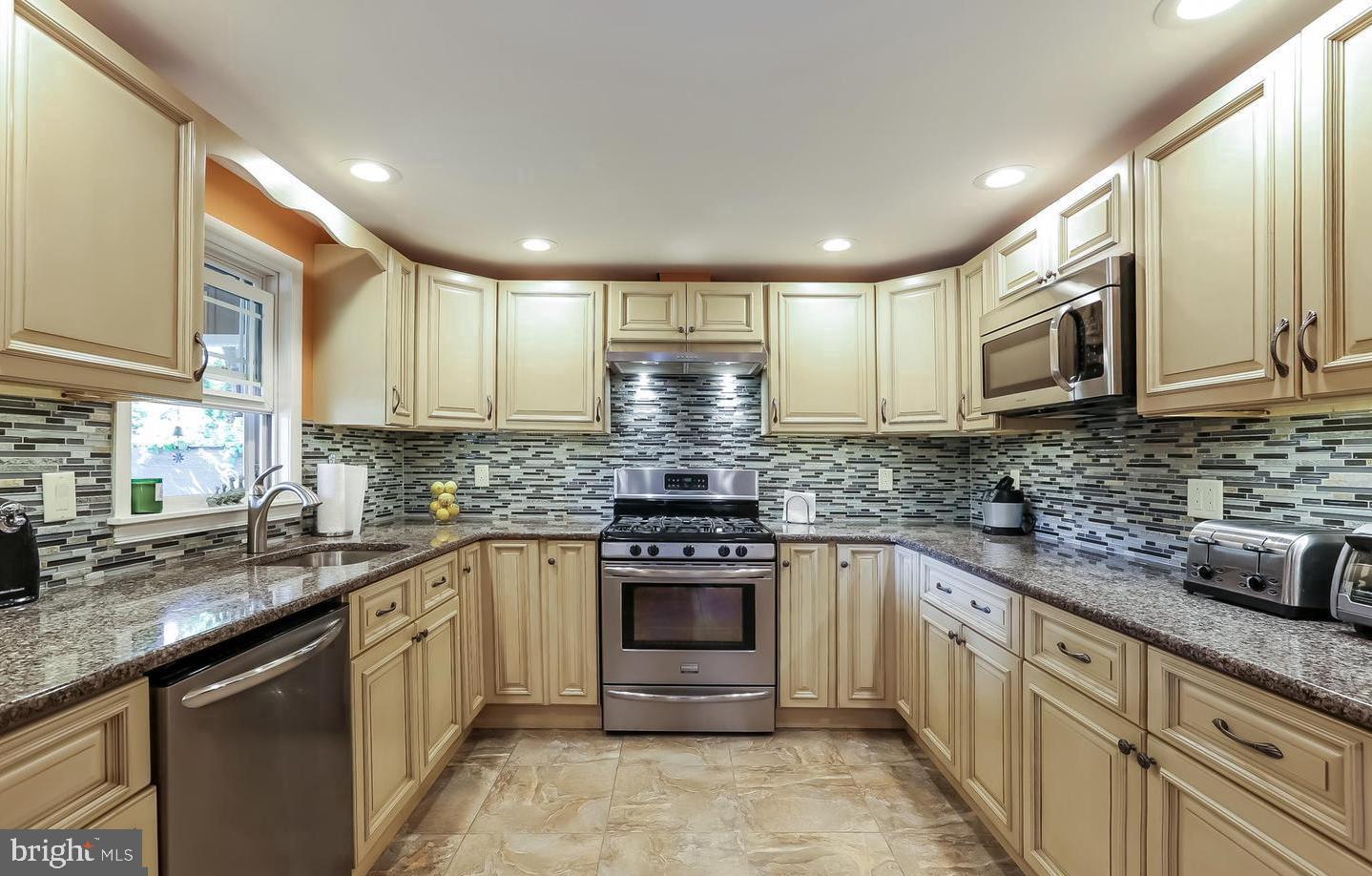 9322 Academy Road Philadelphia, PA 19114 - Photo 9 of 27 Gallery Image 9