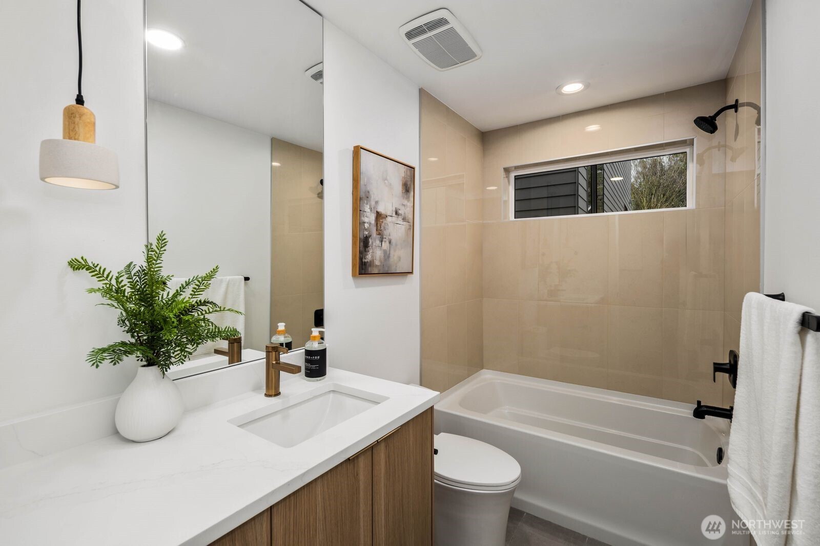 939 North 87th Street, Unit A Seattle, WA 98103 - Photo 11 of 35