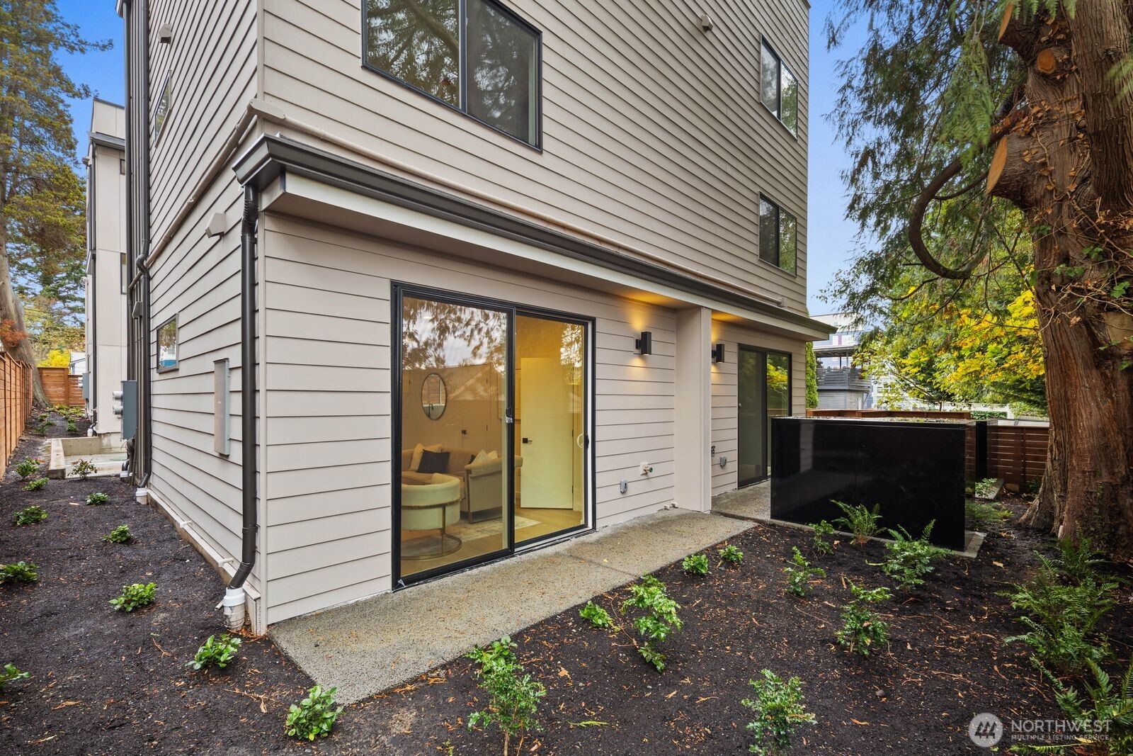 939 North 87th Street, Unit A Seattle, WA 98103 - Photo 24 of 35