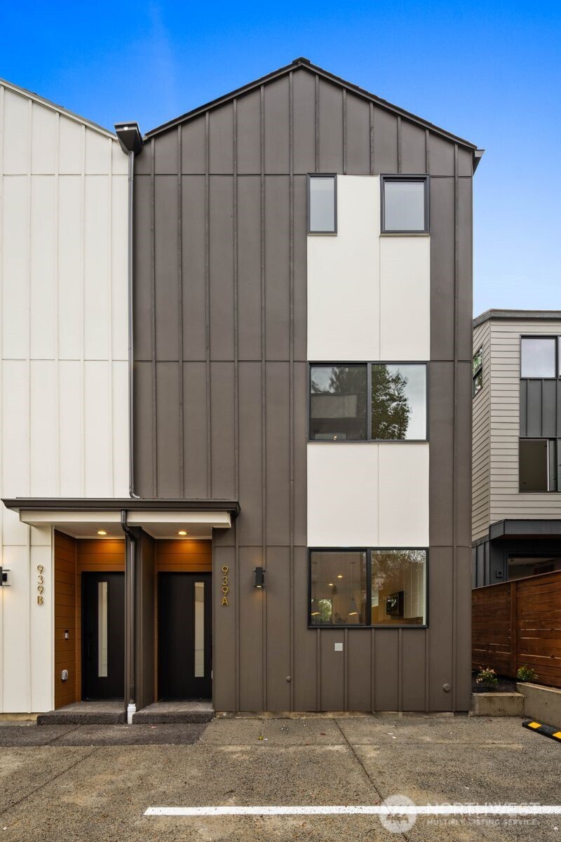 939 North 87th Street, Unit A Seattle, WA 98103 - Photo 26 of 35