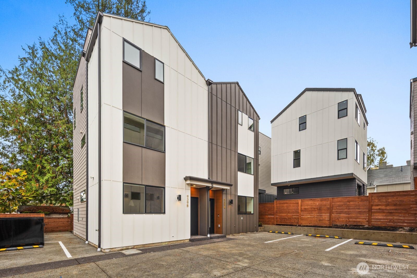 939 North 87th Street, Unit A Seattle, WA 98103 - Photo 28 of 35