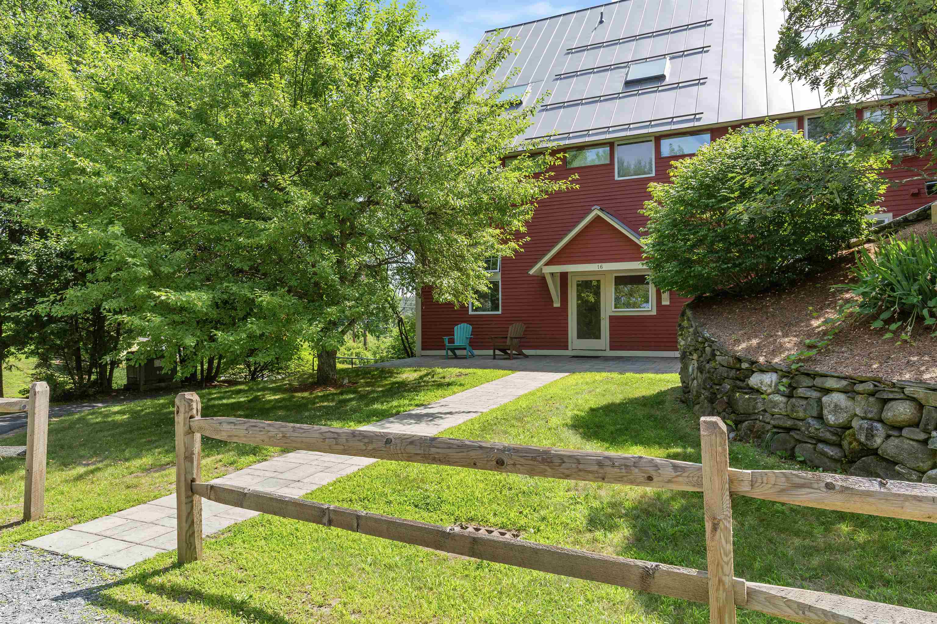 16 Hemlock Ridge Drive, Unit 204 Hartford, VT 05001 - Photo 1 of 19
