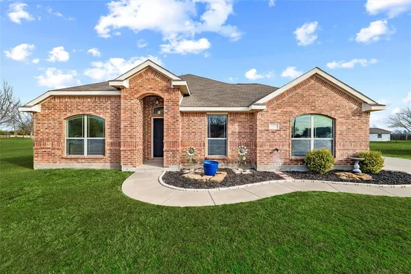 $449,800 | 1547 Brookview Drive, Lancaster, TX 75146