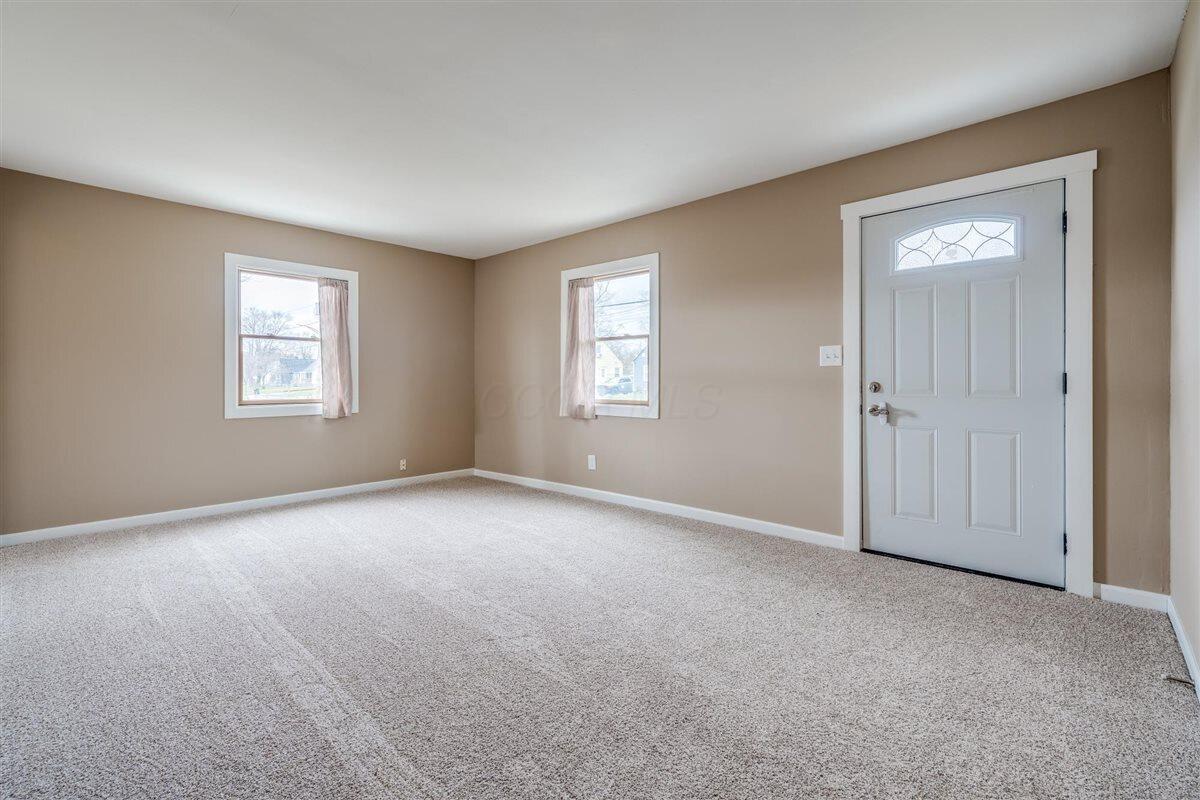 2805 Beulah Road Columbus, OH 43211 - Photo 5 of 19 Living room new carpet