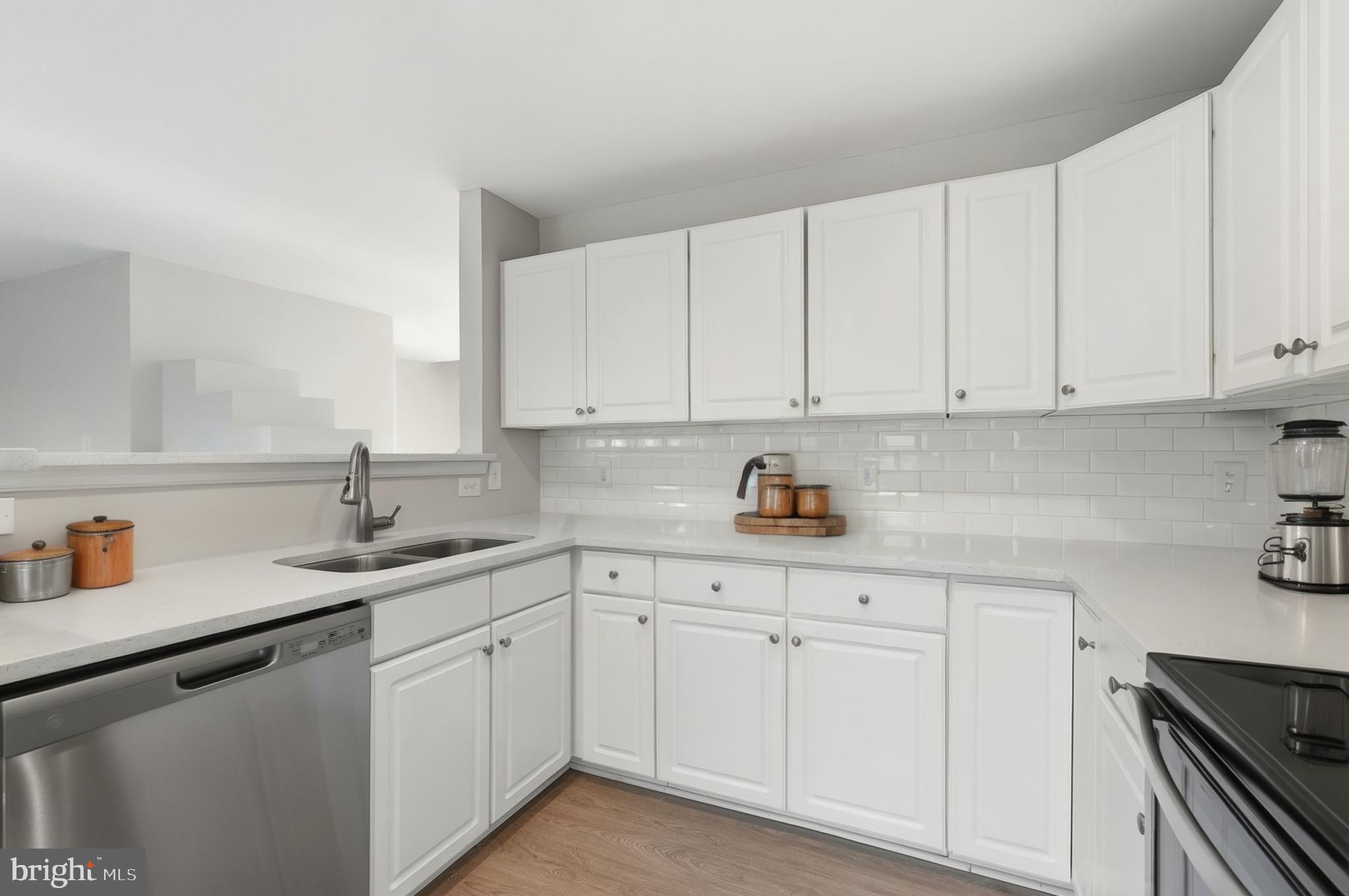 1881 Crescent Park Drive Reston, VA 20190 - Photo 15 of 43