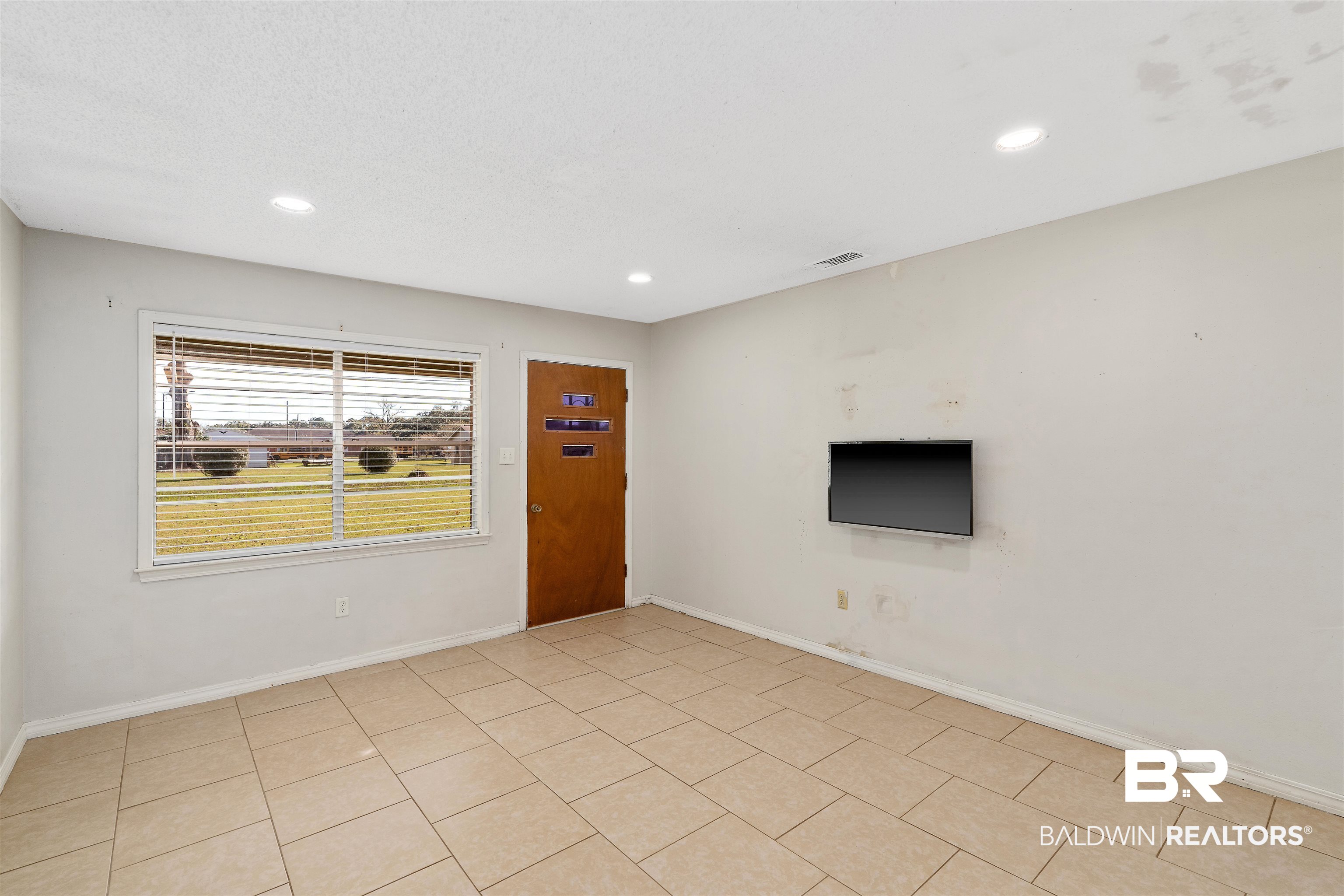 207 Northeast 3rd Street Summerdale, AL 36580 - Photo 7 of 33 Living Room