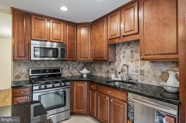 $2,600 | 177 La Costa Drive, Blackwood, NJ 08012