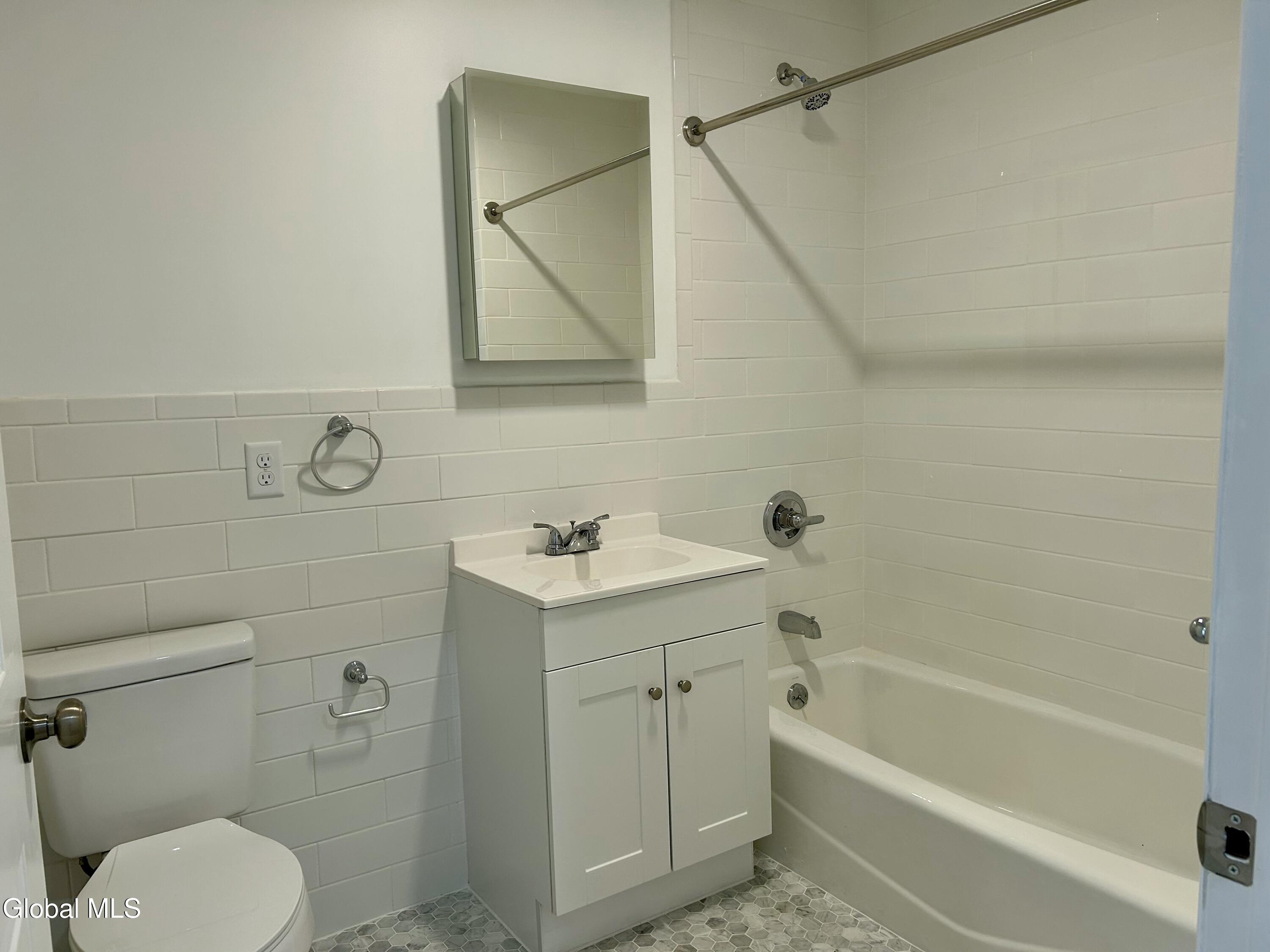 155 River Street, Unit 1B Troy, NY 12180 - Photo 5 of 16 1B Bathroom
