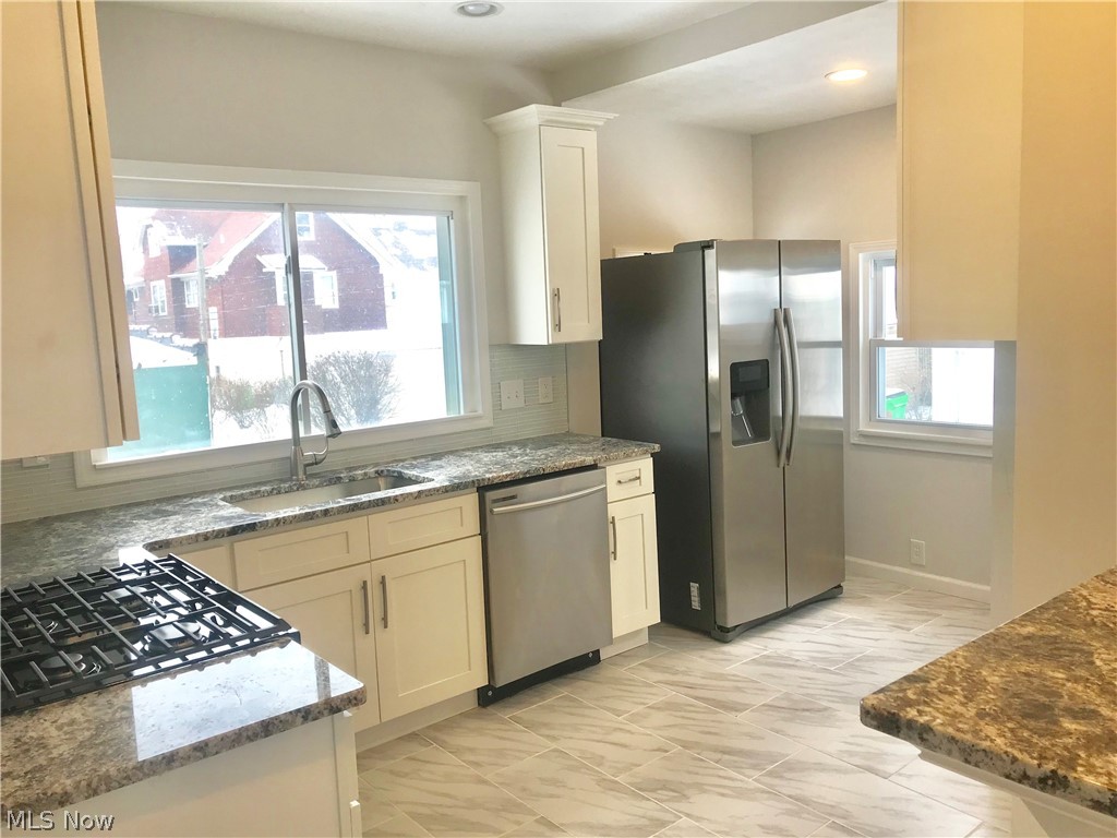 4698 Burleigh Road Cleveland, OH 44125 - Photo 8 of 29