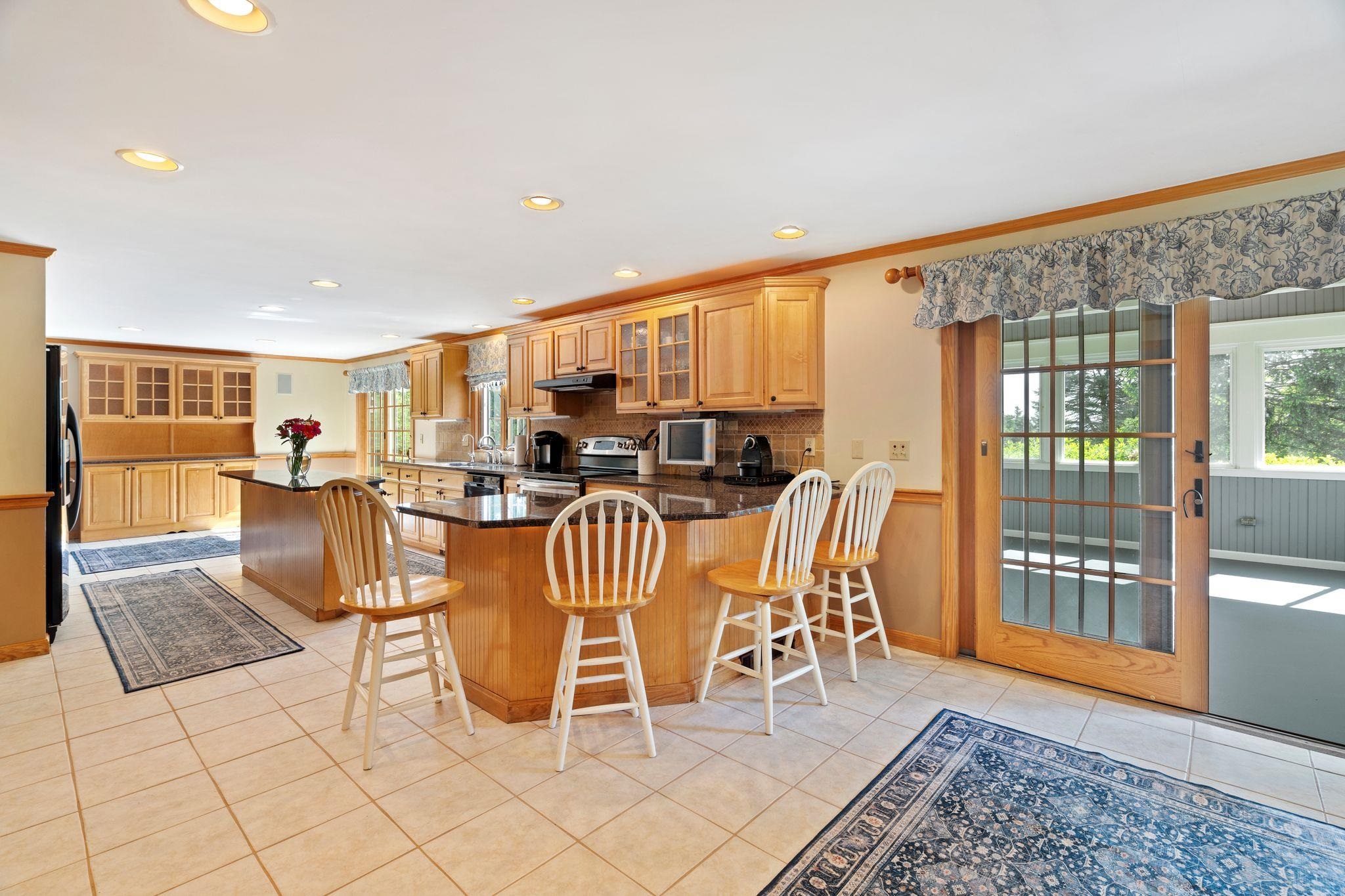 5 Putney Road Bow, NH 03304 - Photo 4 of 38