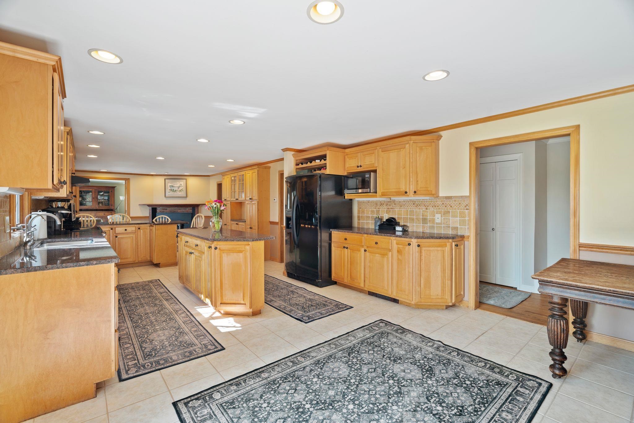 5 Putney Road Bow, NH 03304 - Photo 5 of 38