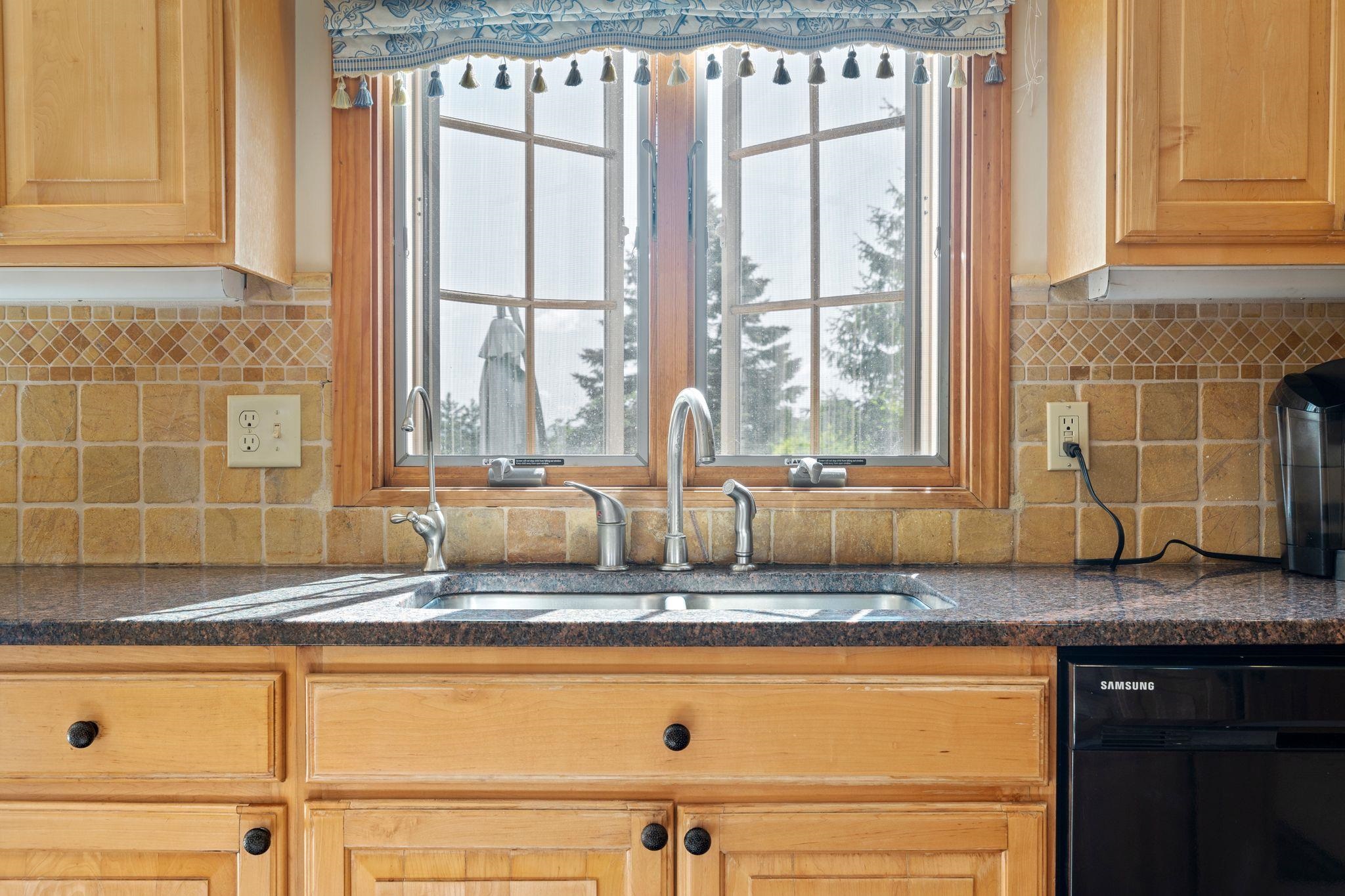 5 Putney Road Bow, NH 03304 - Photo 6 of 38