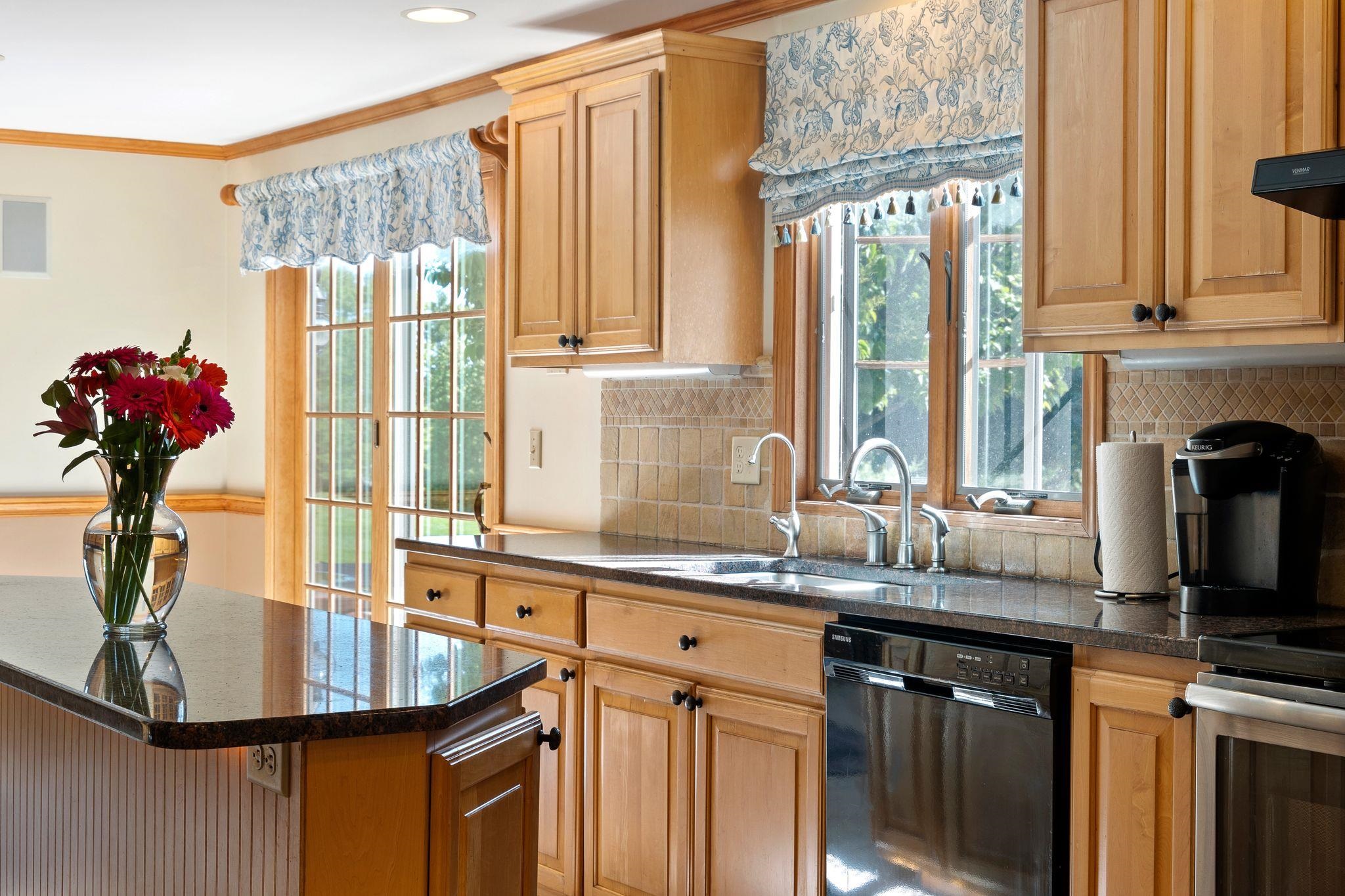 5 Putney Road Bow, NH 03304 - Photo 7 of 38