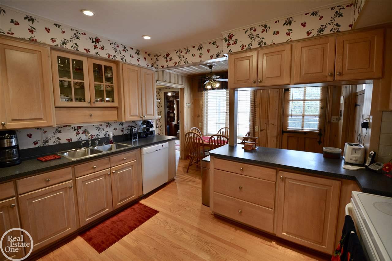 963 Fisher Road Grosse Pointe, MI 48230 - Photo 15 of 47 31342783-14.JPG