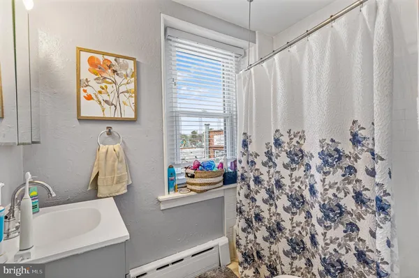 $1,450 | 158 Montgomery Avenue, Unit 2, Bala Cynwyd, PA 19004