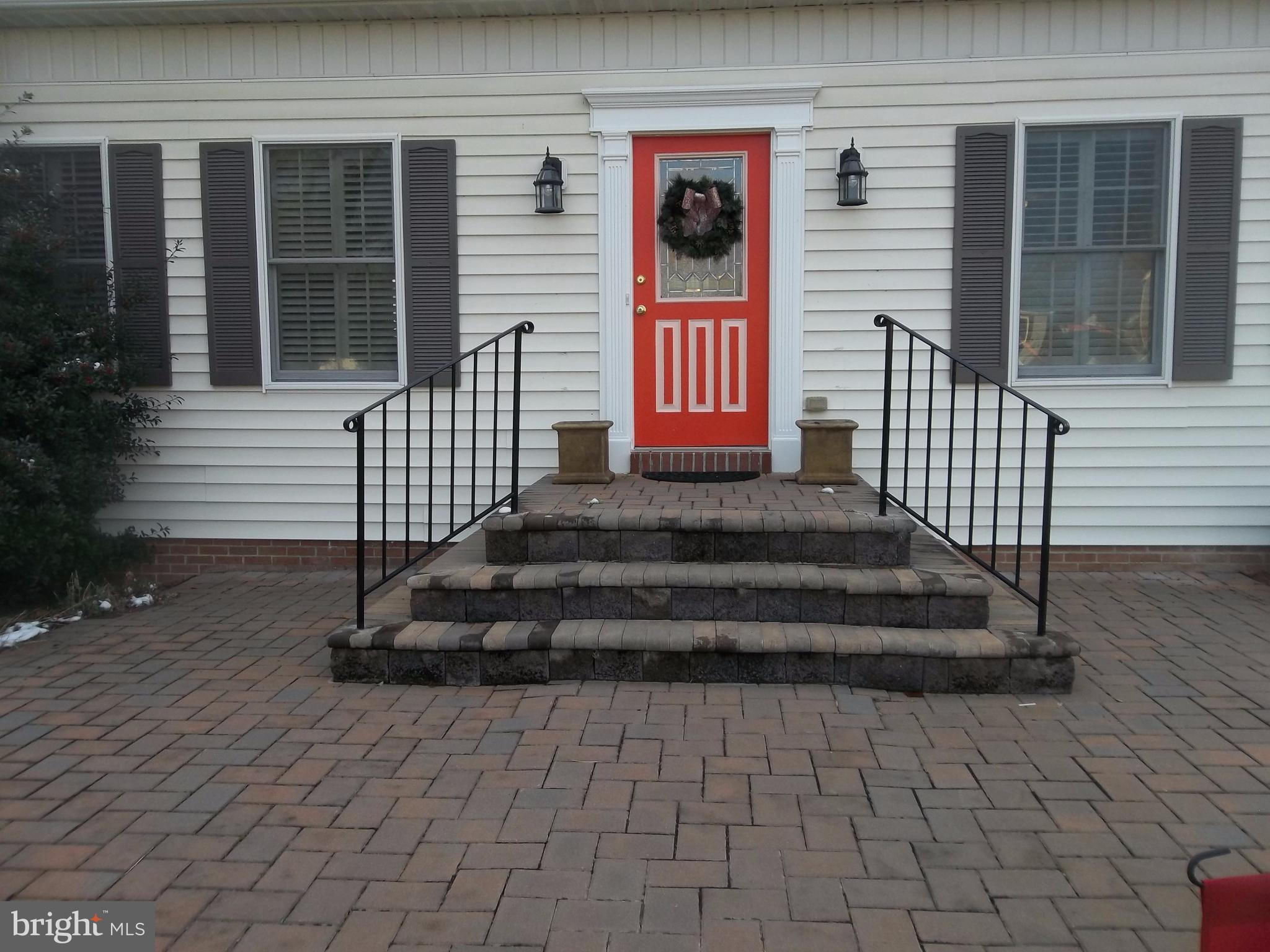 1161 Kesler Road Front Royal, VA 22630 - Photo 8 of 30 Inviting Entry