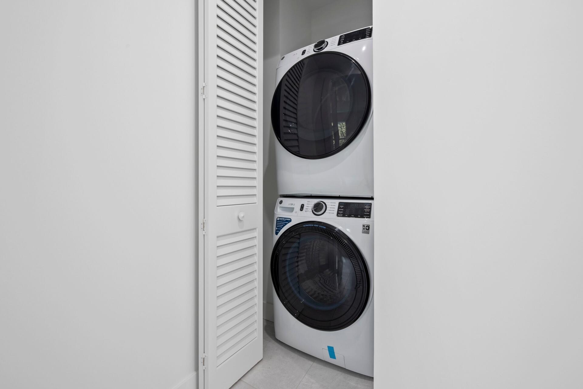 58 Atlantic Grove Way Delray Beach, FL 33444 - Photo 16 of 19 a utility room with dryer and washer