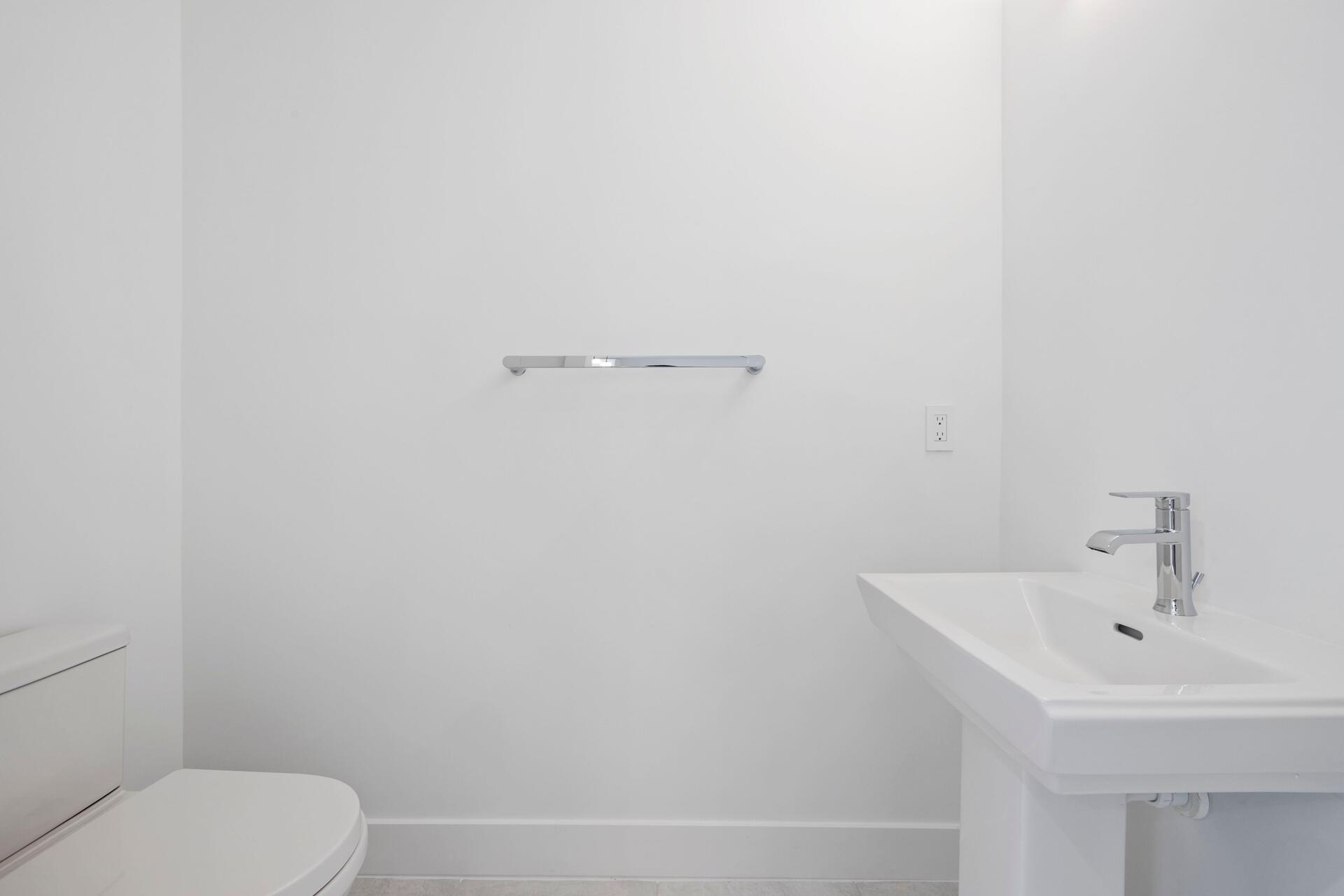 58 Atlantic Grove Way Delray Beach, FL 33444 - Photo 6 of 19 a bathroom with a toilet and a sink