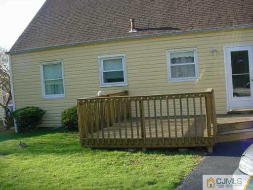 89 Oxford Road Colonia, NJ 07067 - Photo 8 of 8 Gallery Image 8