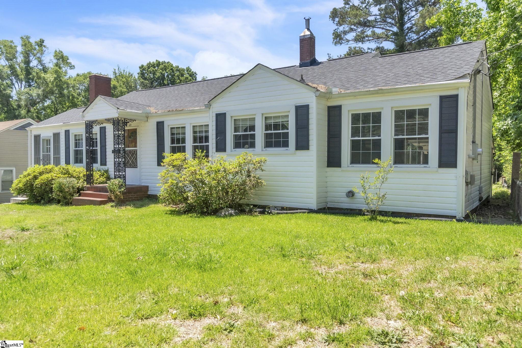 621 Church Street Laurens, SC 29360 - Photo 3 of 23