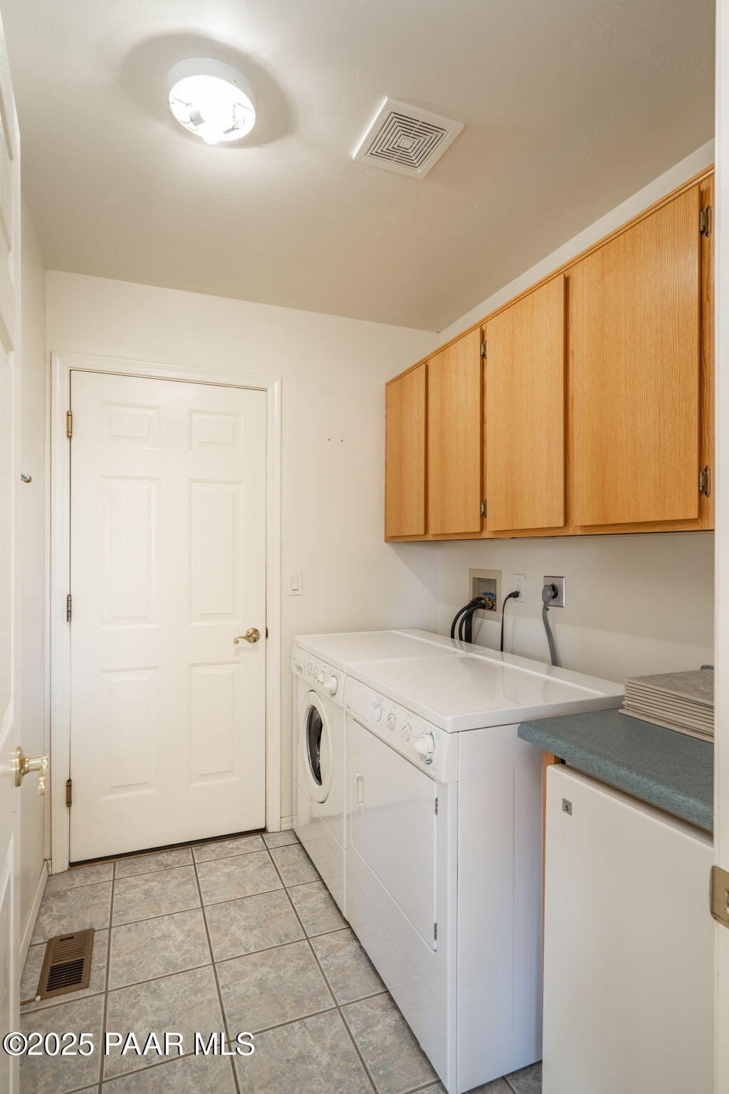 11595 Riata Way Dewey, AZ 86327 - Photo 25 of 44 Laundry Room