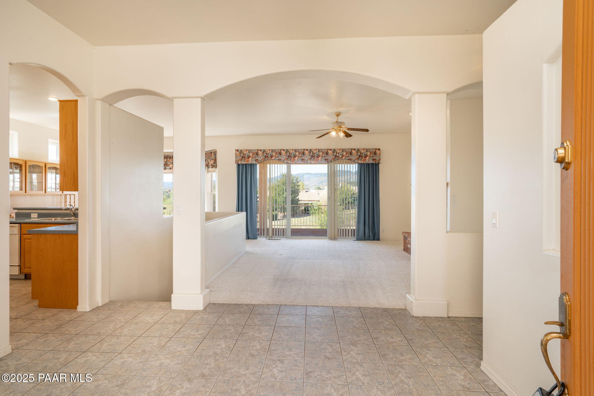 11595 Riata Way Dewey, AZ 86327 - Photo 5 of 44 Foyer looking into living area