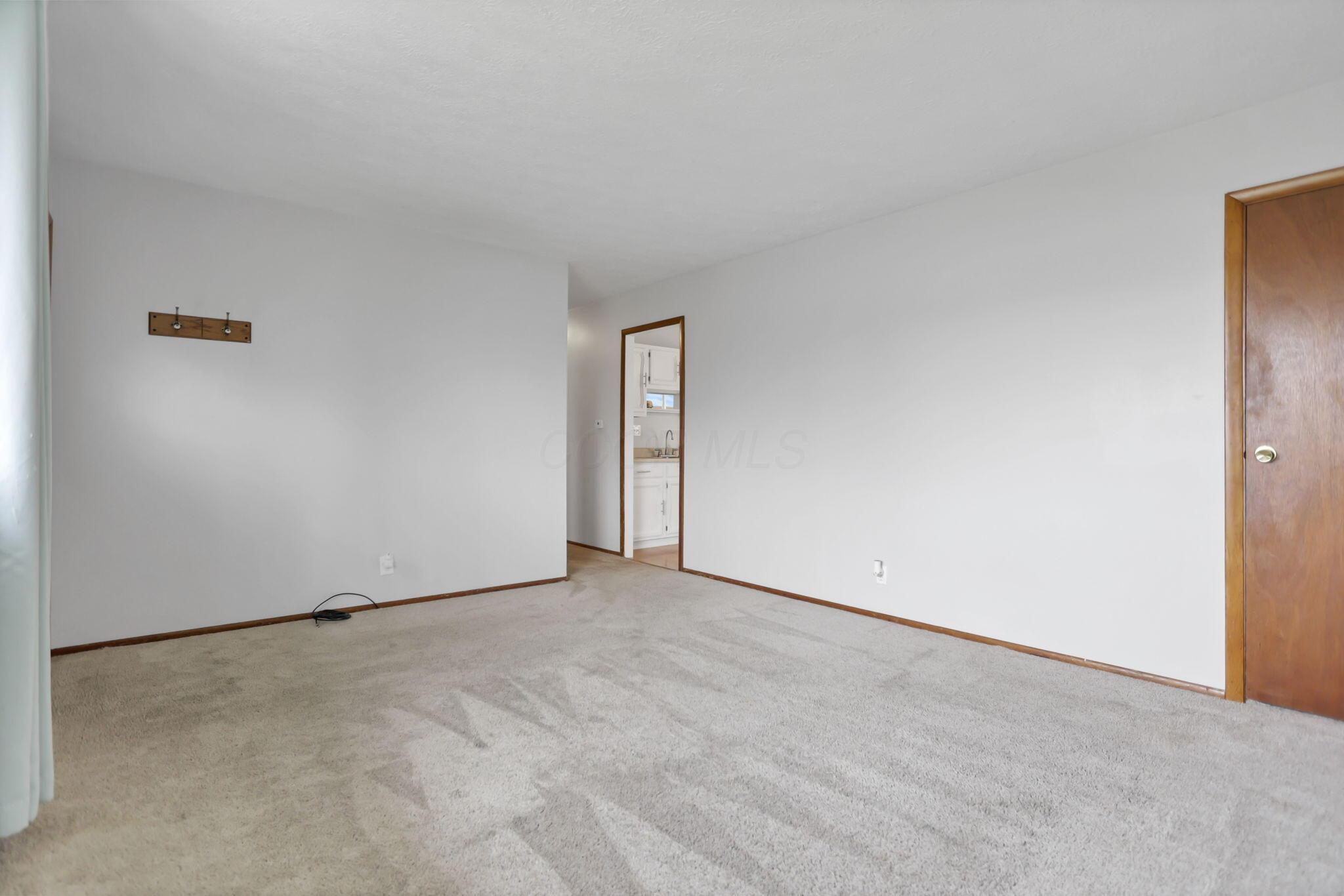 88 Fieldpoint Road Heath, OH 43056 - Photo 6 of 26 6-LR B