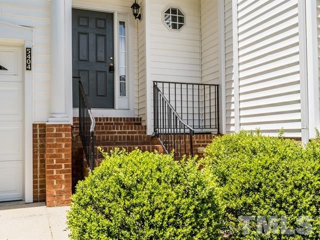 5404 Goldenglow Way Raleigh, NC 27606 - Photo 2 of 28