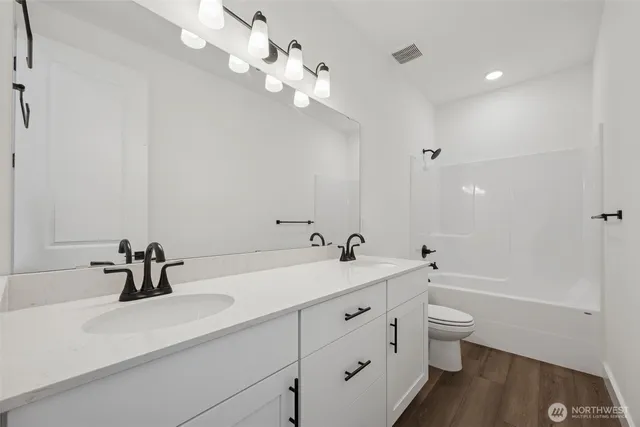 $949,990 | 2211 Oak Court, Unit 10, Milton, WA 98354