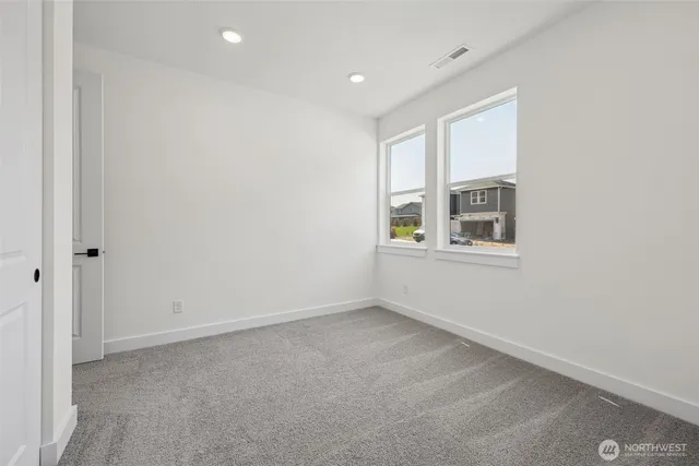 $949,990 | 2211 Oak Court, Unit 10, Milton, WA 98354