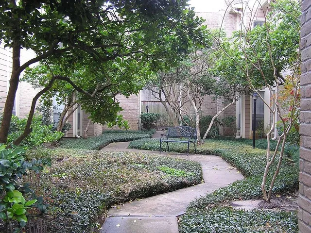 $1,425 | 712 D Bering Drive, Unit D, Houston, TX 77057
